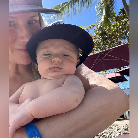 Meet your Posher, Lauren - Picture 2 of 3